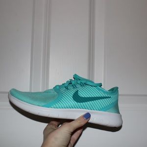 Teal Nike Free rn